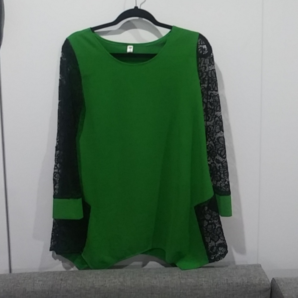 Long sleeved lace long shirt